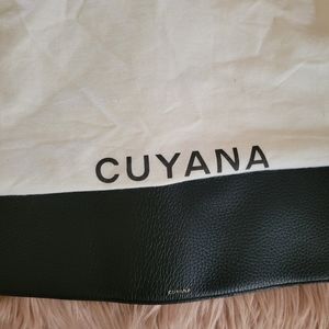 Cuyana large Clutch New comes with dust bag
